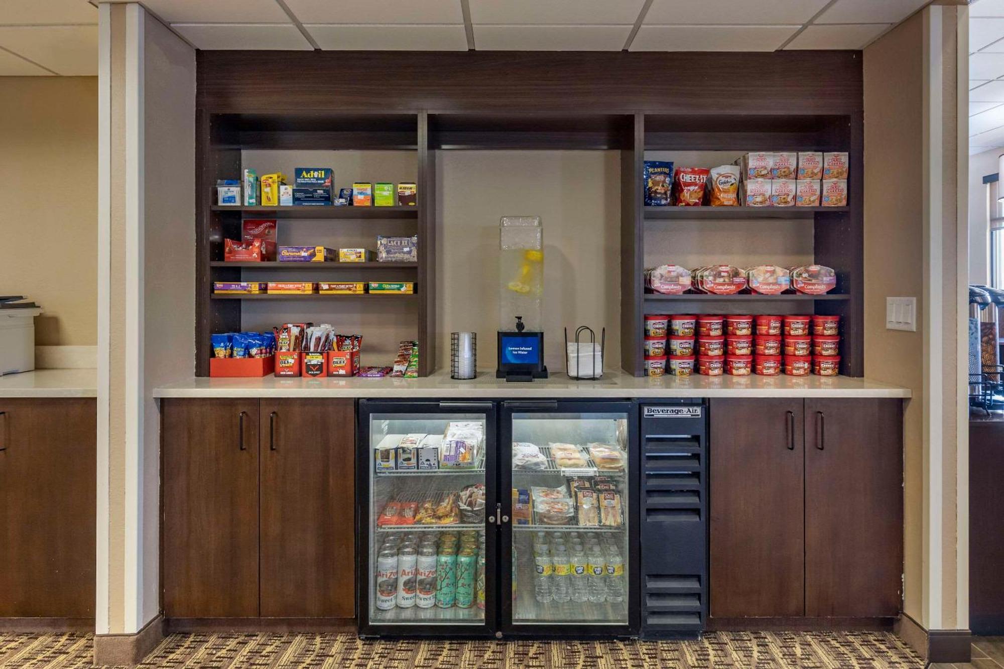 Comfort Inn & Suites Gateway To Glacier National Park Shelby Esterno foto