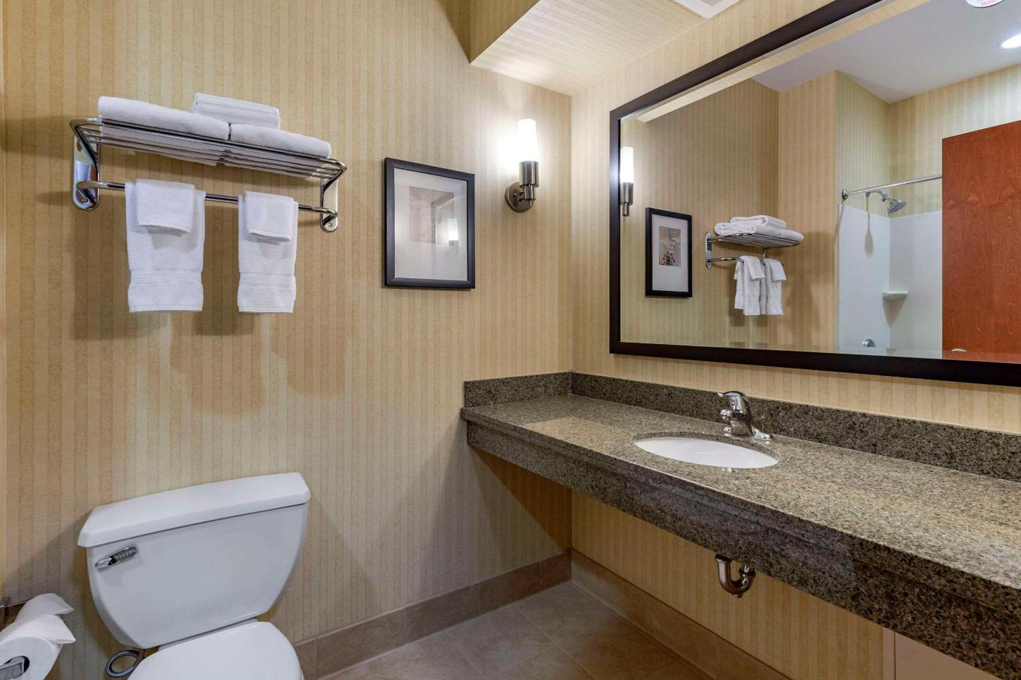 Comfort Inn & Suites Gateway To Glacier National Park Shelby Esterno foto