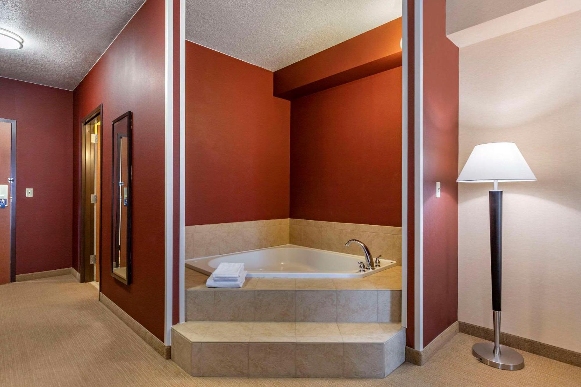 Comfort Inn & Suites Gateway To Glacier National Park Shelby Esterno foto