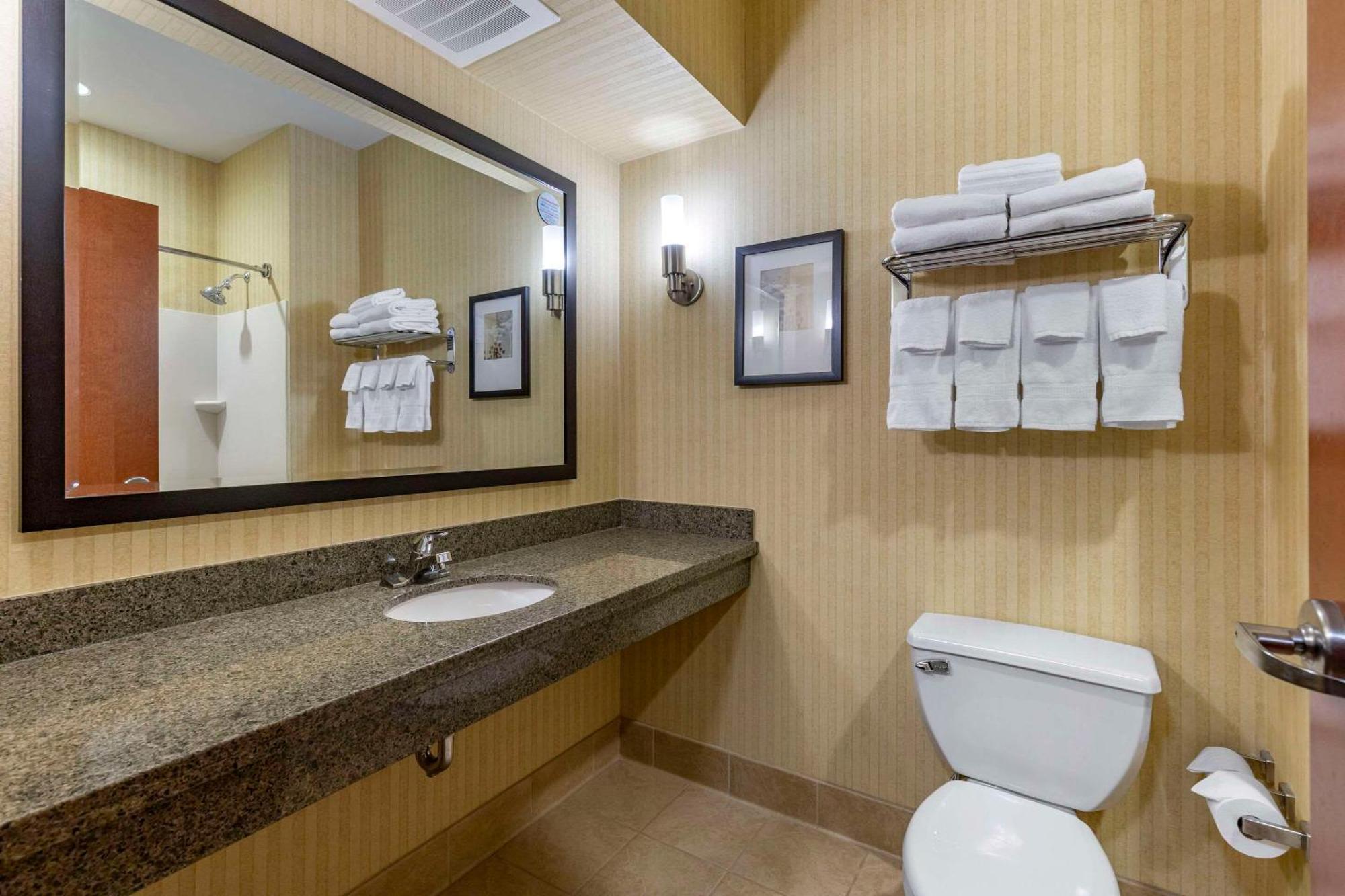 Comfort Inn & Suites Gateway To Glacier National Park Shelby Esterno foto