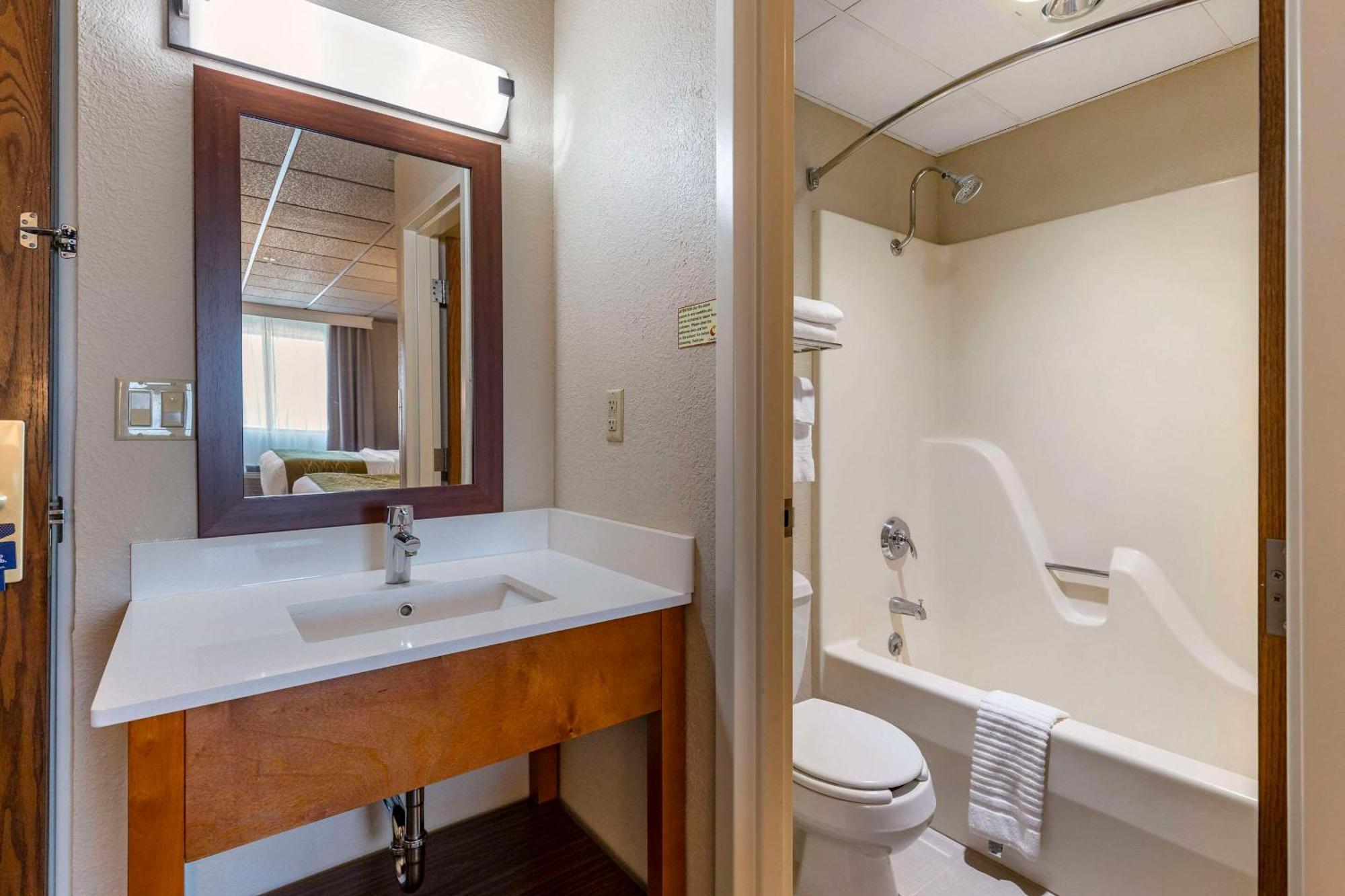 Comfort Inn & Suites Gateway To Glacier National Park Shelby Esterno foto